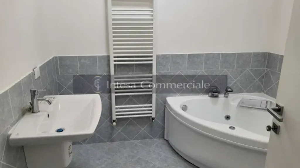 Salles de bain - Panoramic Villa with Large Windows in Collebeato