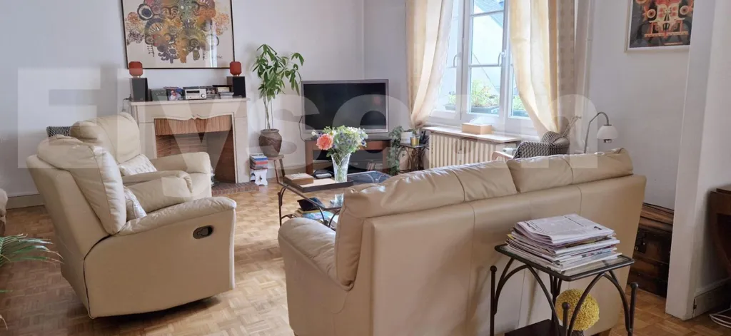Elutuba - Spacious 6-Piece Flat in Central Orléans