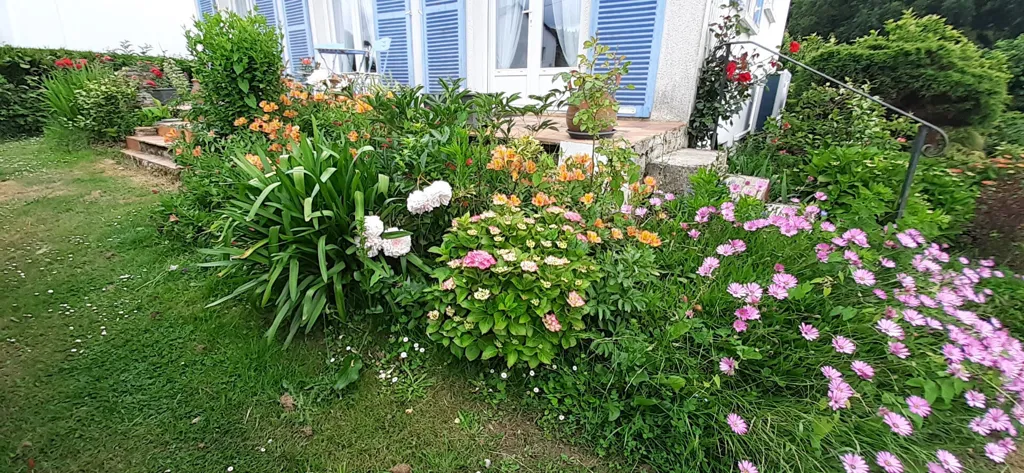 Garden - Néo-Breton House with Garden in Plancoet