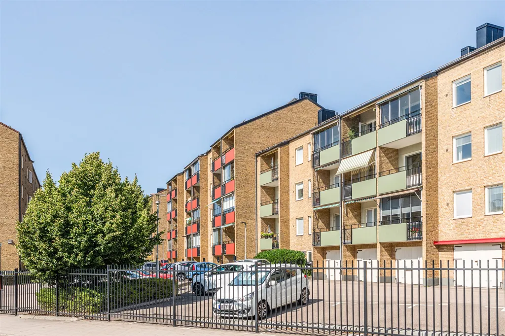 Välivaade - Renovated Two-Bedroom Flat with Balcony in Malmgården