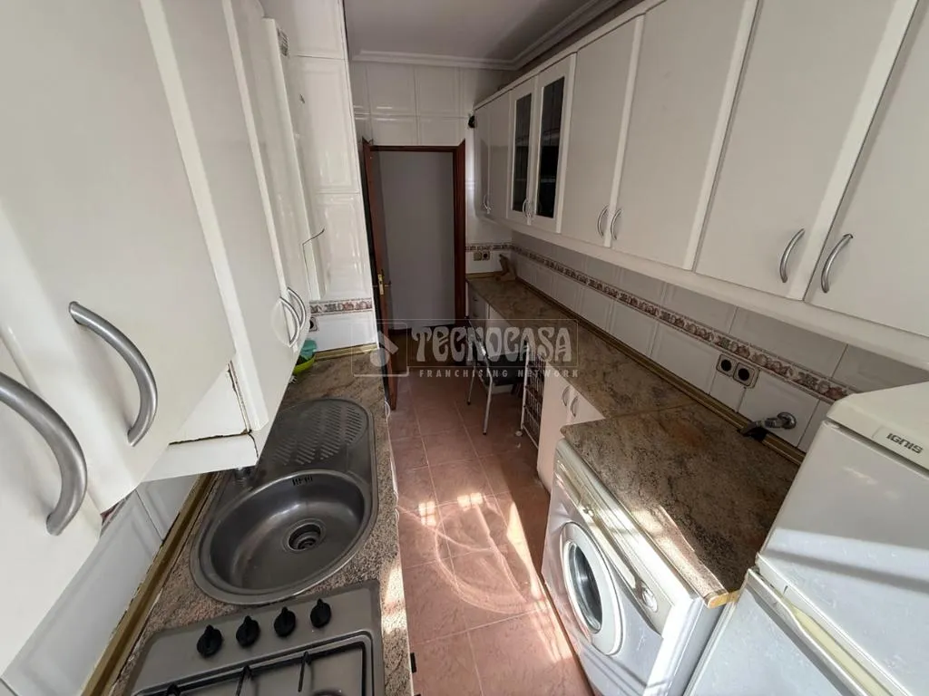 Kitchen - Bright Apartment with Garden Views in Usera, Madrid