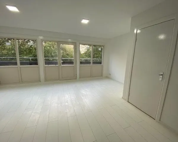 Rooms - Luxury Studio with West Facing View in Rotterdam