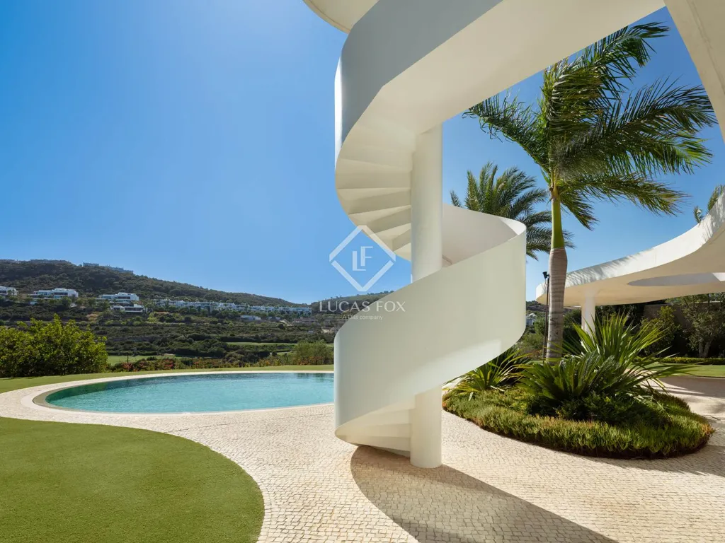 Piscina - Contemporary Villa with Pool in Estepona