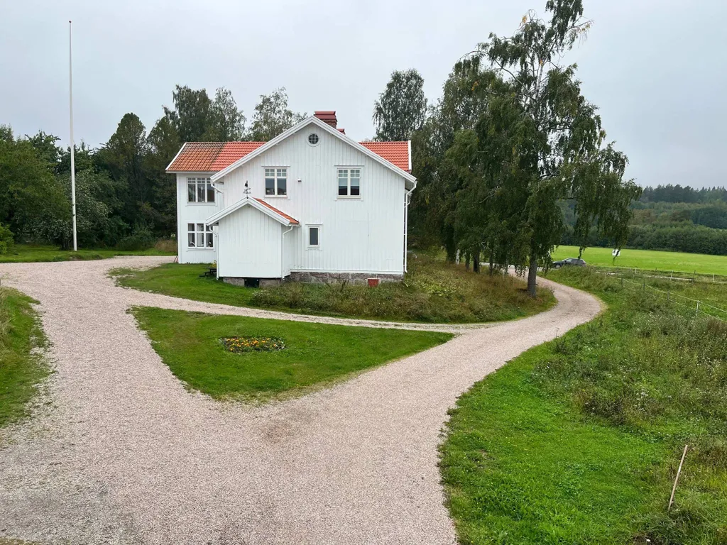 Exterior - Well-Maintained Farmhouse with Stables in Västernorrland