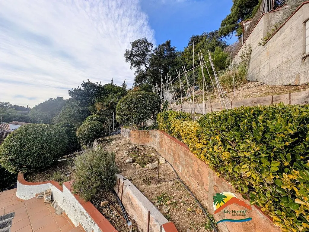 Jardin - Chalet with Sea and Mountain Views in Lloret Blau
