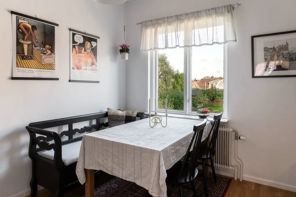 Sala da pranzo - Apartment with West-Facing Balcony in City Proximity