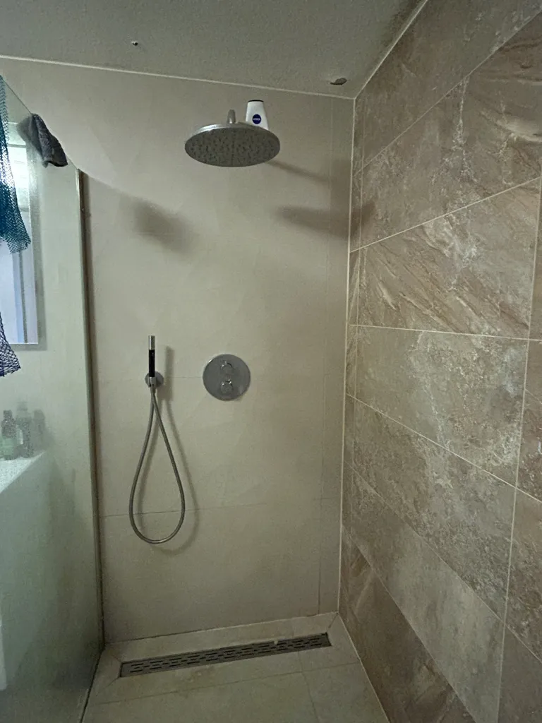Vannitoad - 3-Bedroom Apartment with High Ceilings in Almere