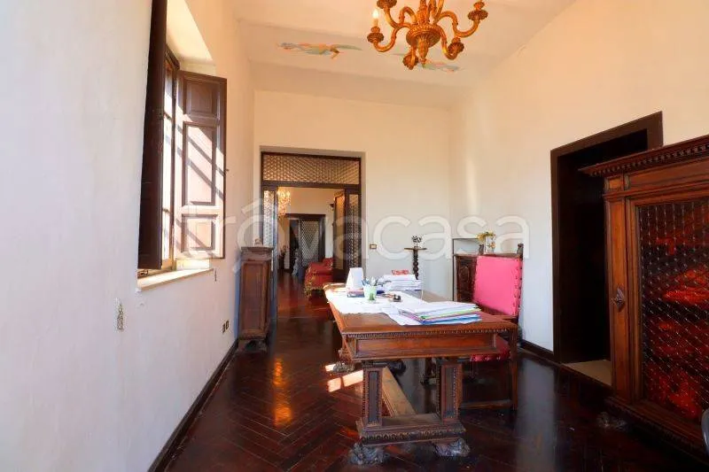 Bureau - Panoramic Apartment in Historic Building, Perugia