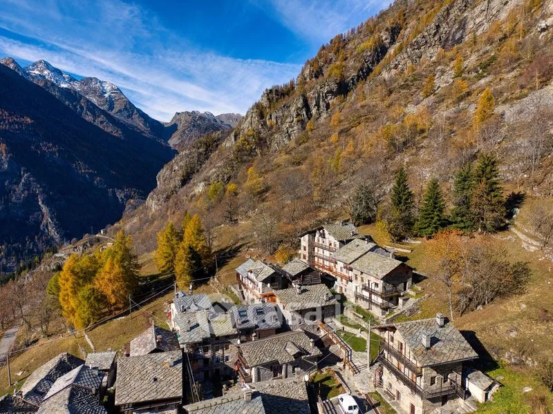 Semi-detached House with Mountain Views in Niel