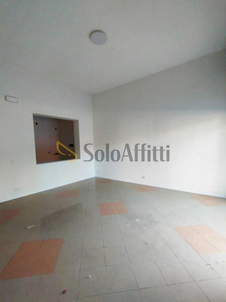 3-toaline ärihoone asukohas Modena