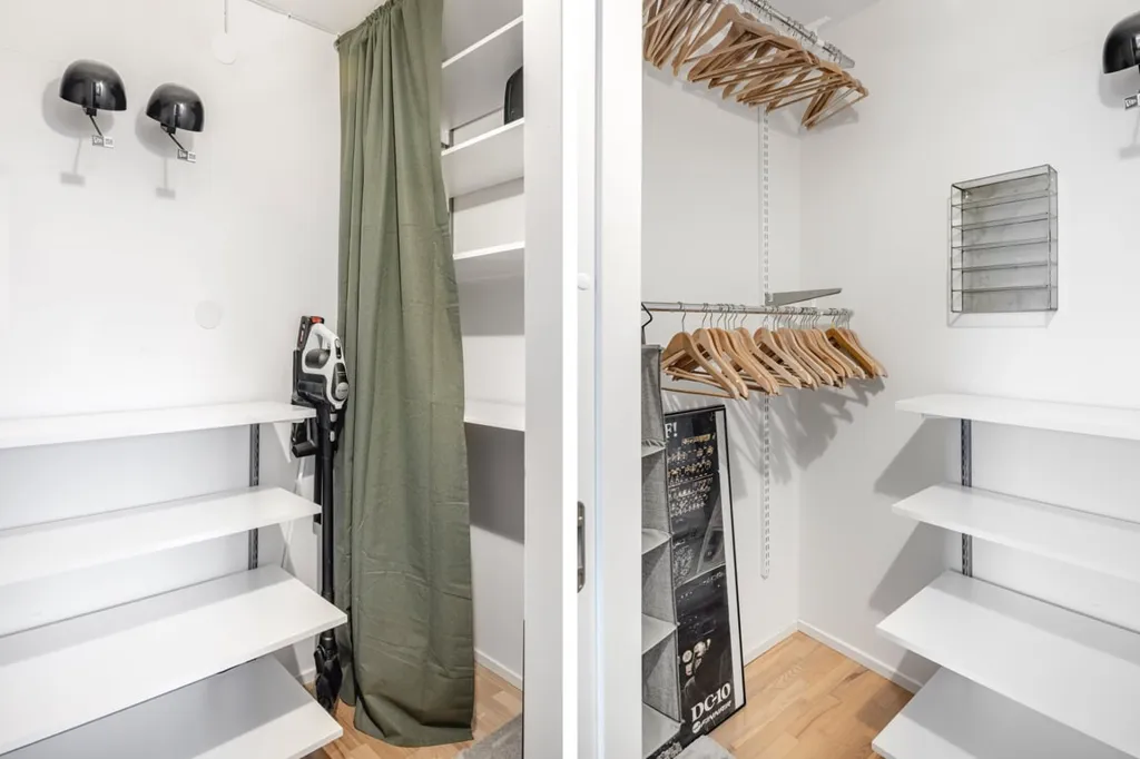 Toad - Apartment with Western Balcony in Solna