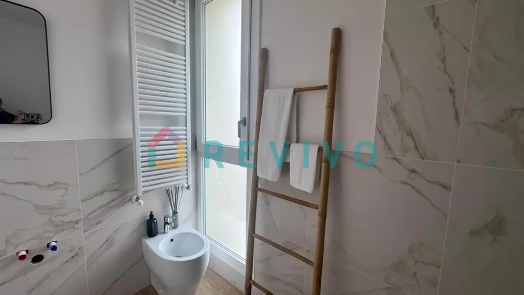 Bathrooms - New Triplex with Private Parking in Florence