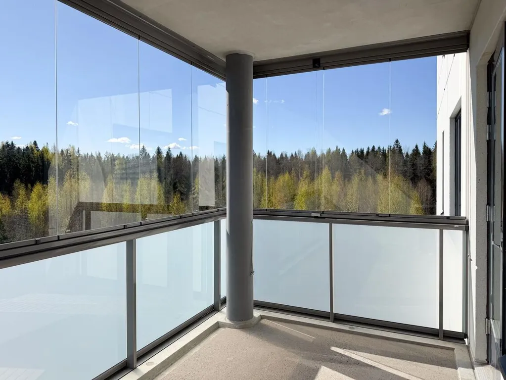 Balcon - Modern Flat with Glazed Balcony in Vuores
