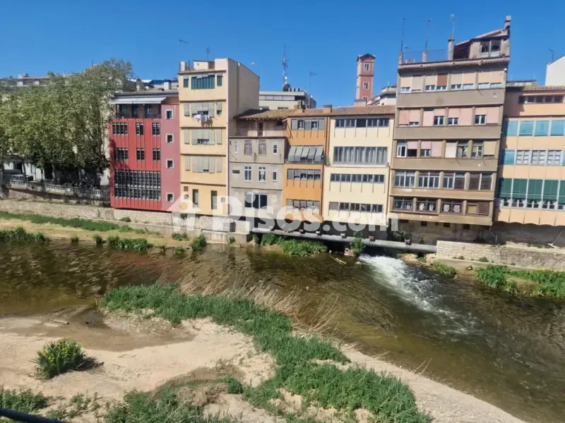Apartment with Balcony and River View in Girona