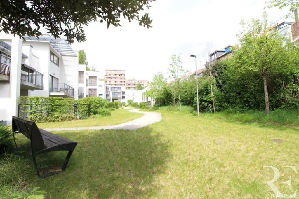 Giardino - Luxury 2-Bedroom Apartment with Terrace in Ixelles