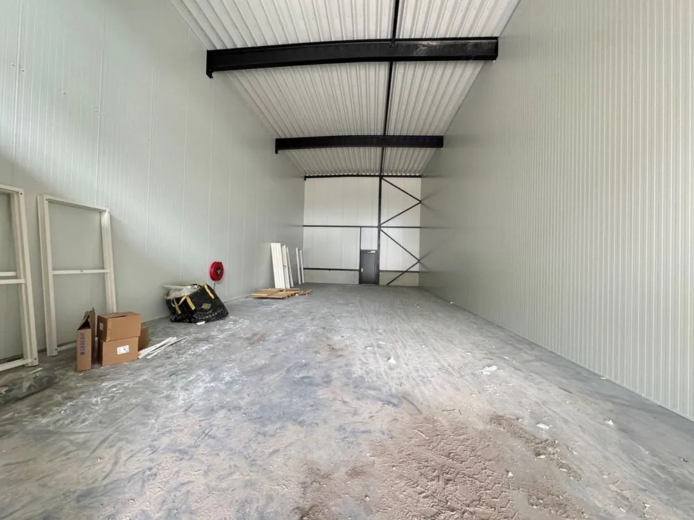 Pièces - New Business Spaces with Overhead Doors in Bladel