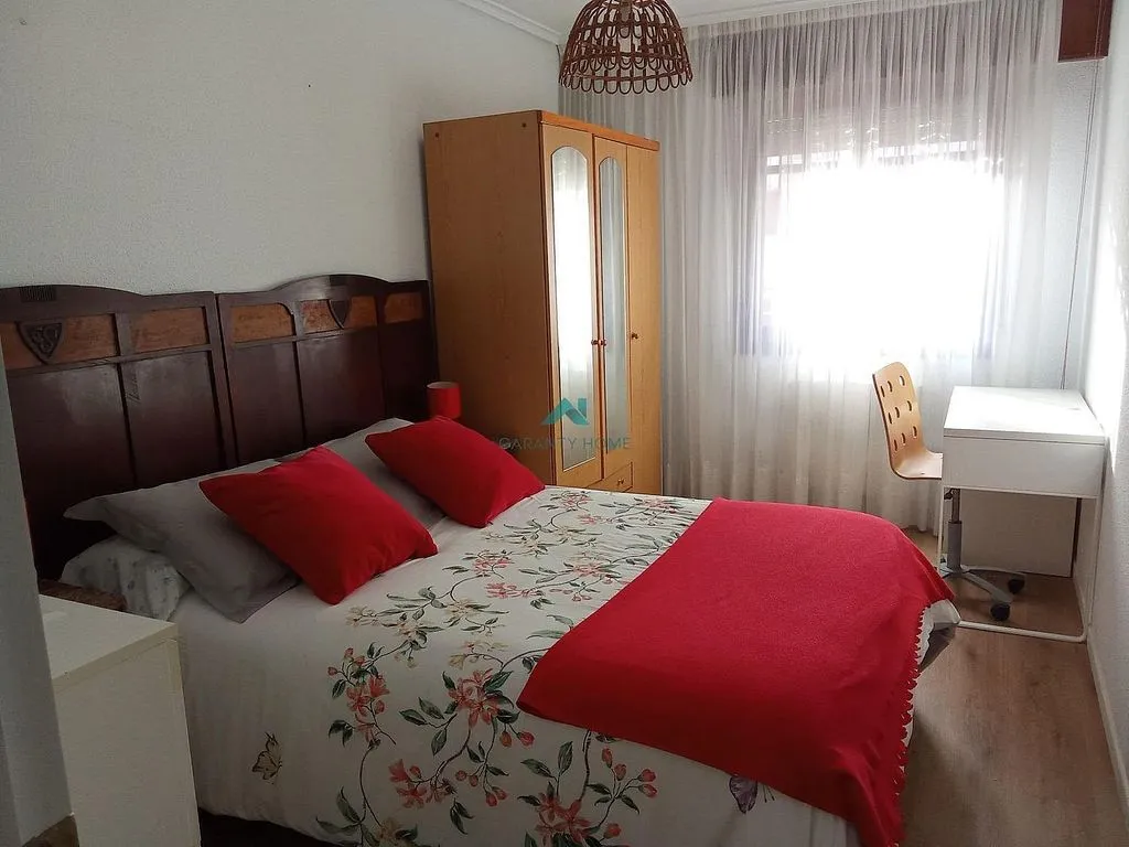Chambres - Furnished Apartment with Terrace in Laredo