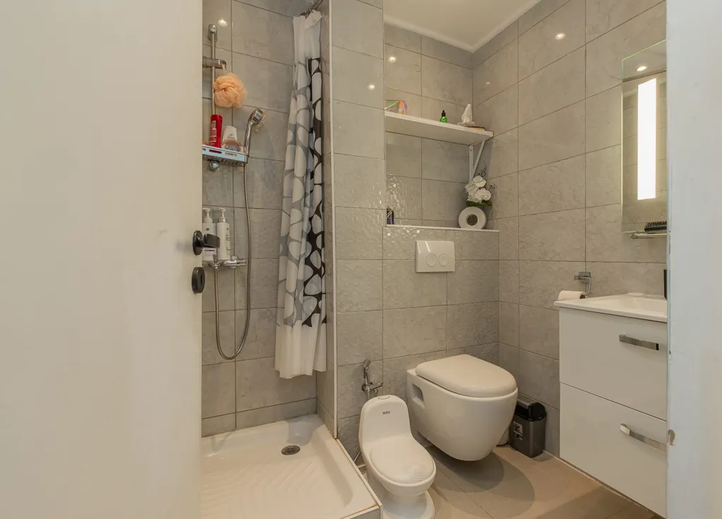 Salles de bain - Appartement Luminosité avec Garage à Borgerhout