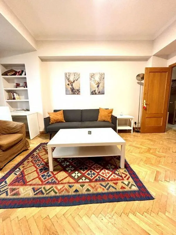 Elutuba - 3-Bedroom Flat with A/C in Almagro