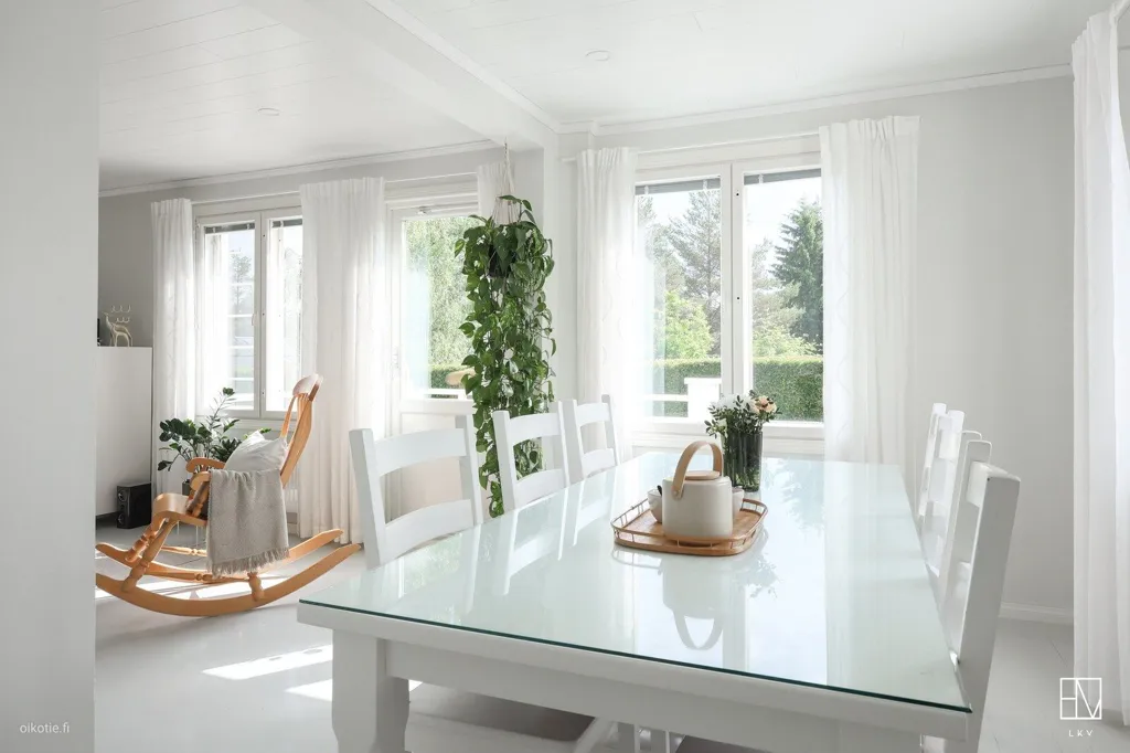 Salle à manger - Converted Loft with Sauna in Lempäälä