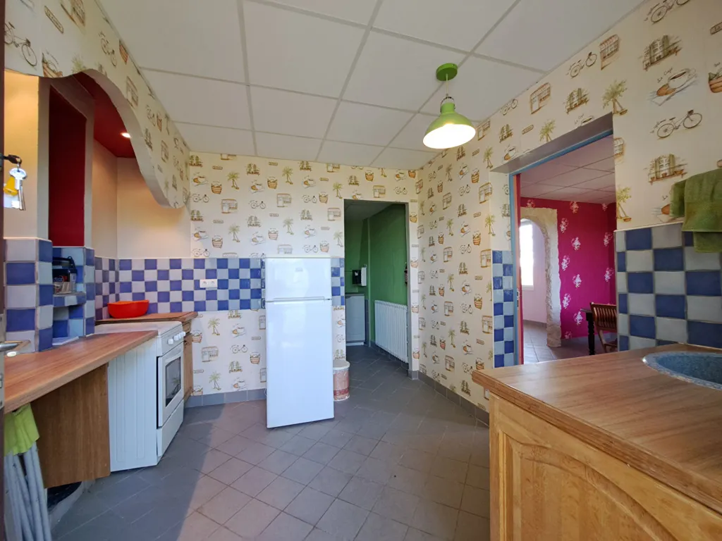 Cuisine - Maison avec Garage et Terrain à Proximité du Centre-Ville