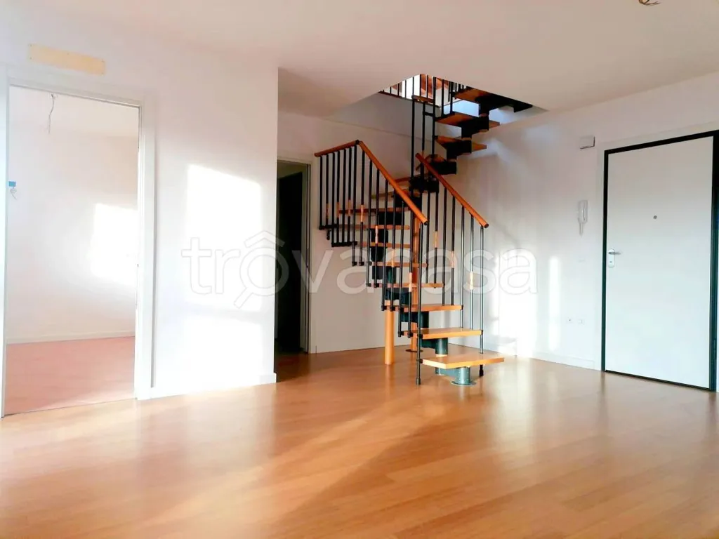 Pièces - Sunny Apartment with Terrace in Bossolasco