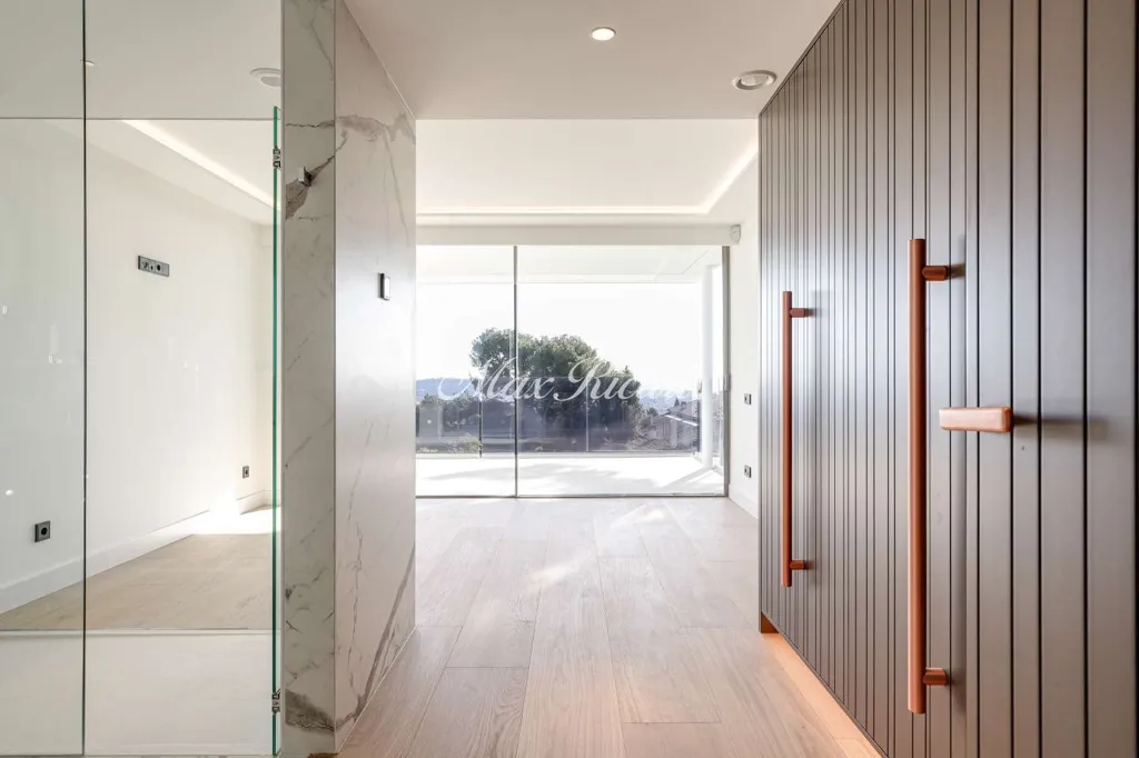 hallway_entrance