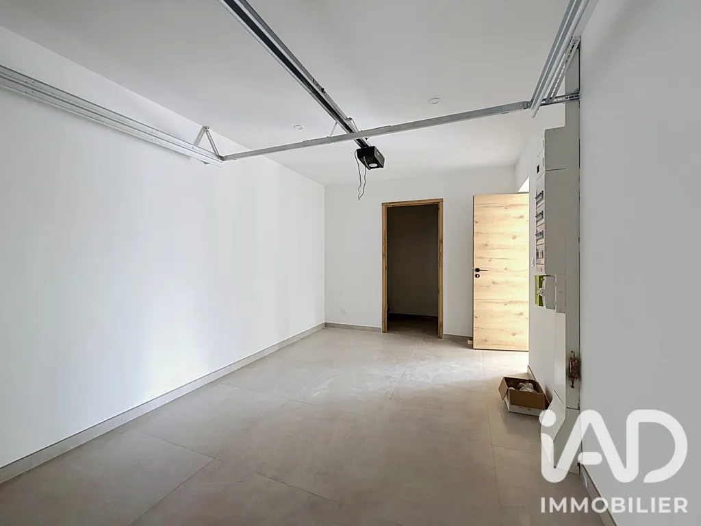 Garage - Maison Neuve avec Piscine à Bassan