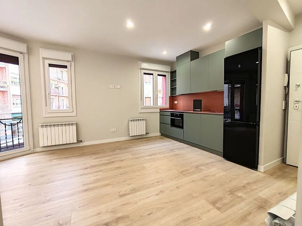 Cuisine - Reformed Apartment with Balcony in City Centre