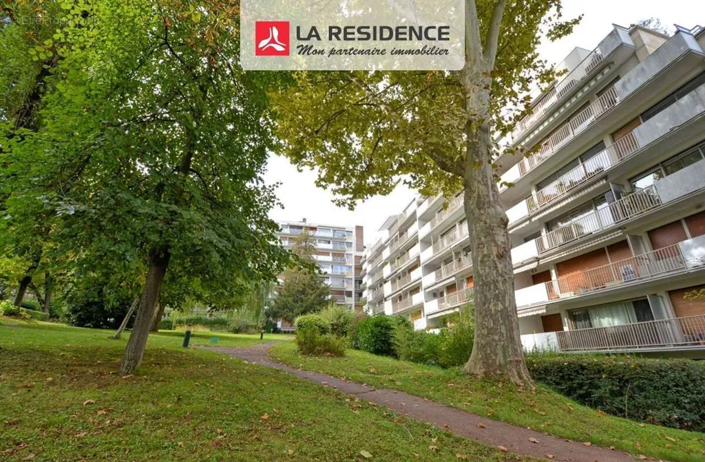 Jardin - Box Fermé pour Véhicule à Saint-Cloud
