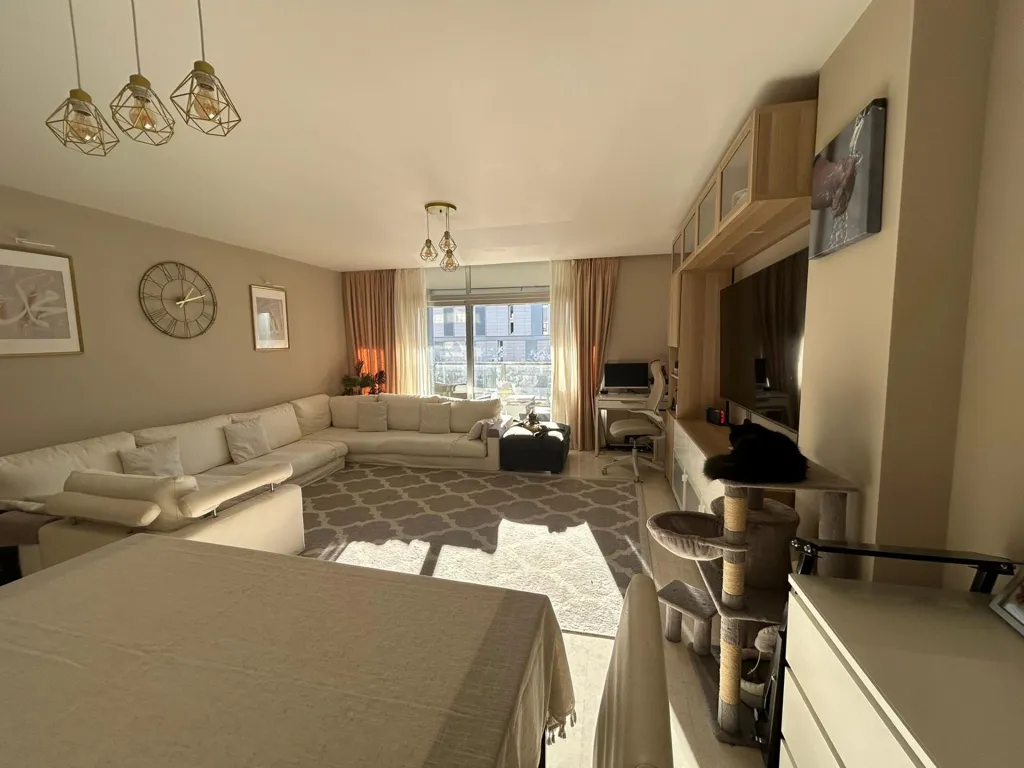 Elutuba - Apartment with Pool and Terrace in La Duquesa