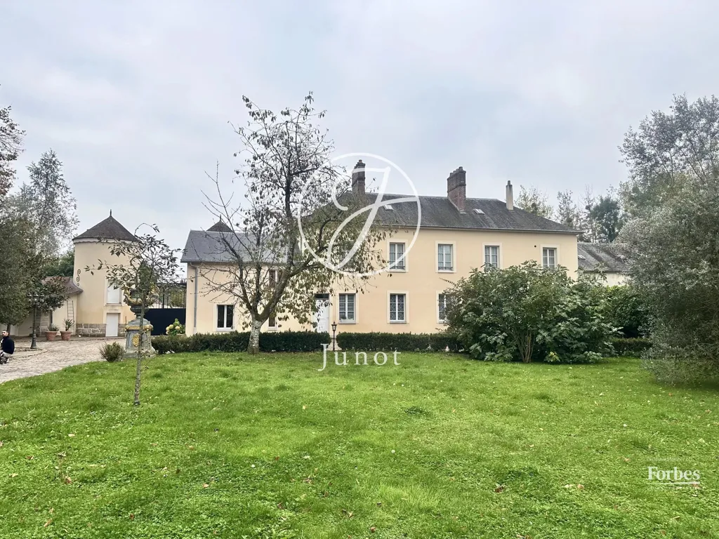 Aed - Château with Pool and 16 Bedrooms in Poigny