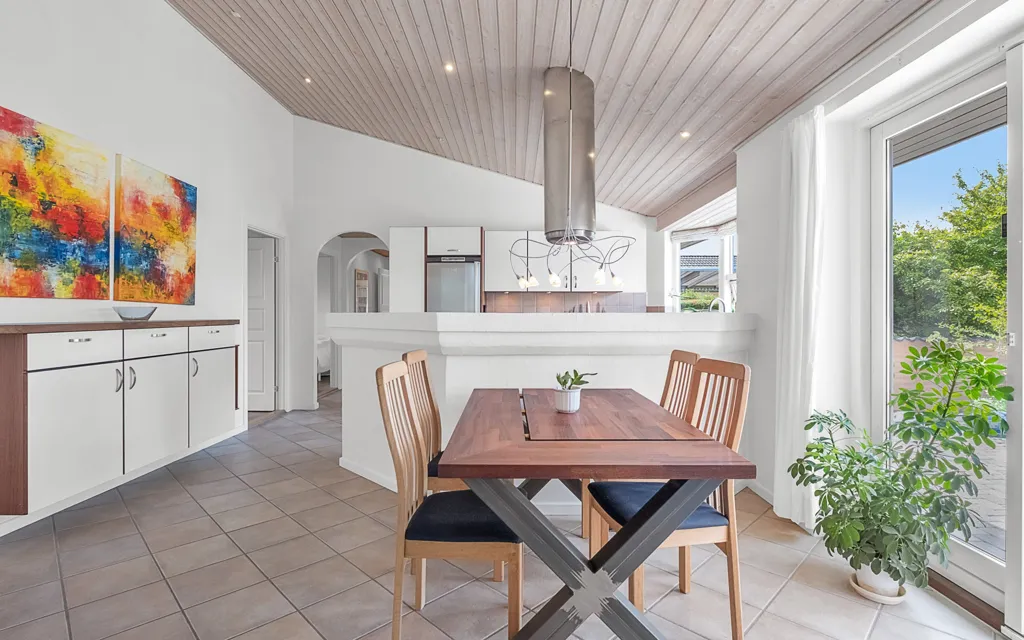 Söögituba - Spacious Villa with Garden in Skæring