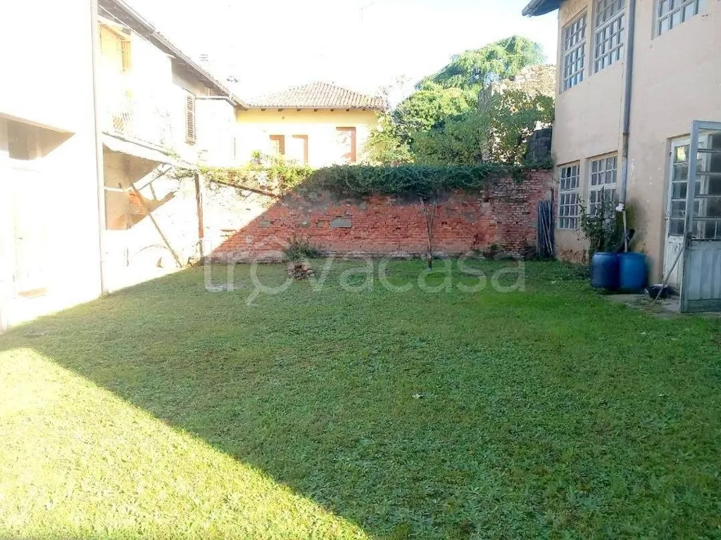 Aed - Villa for Renovation with Garden in Cormons