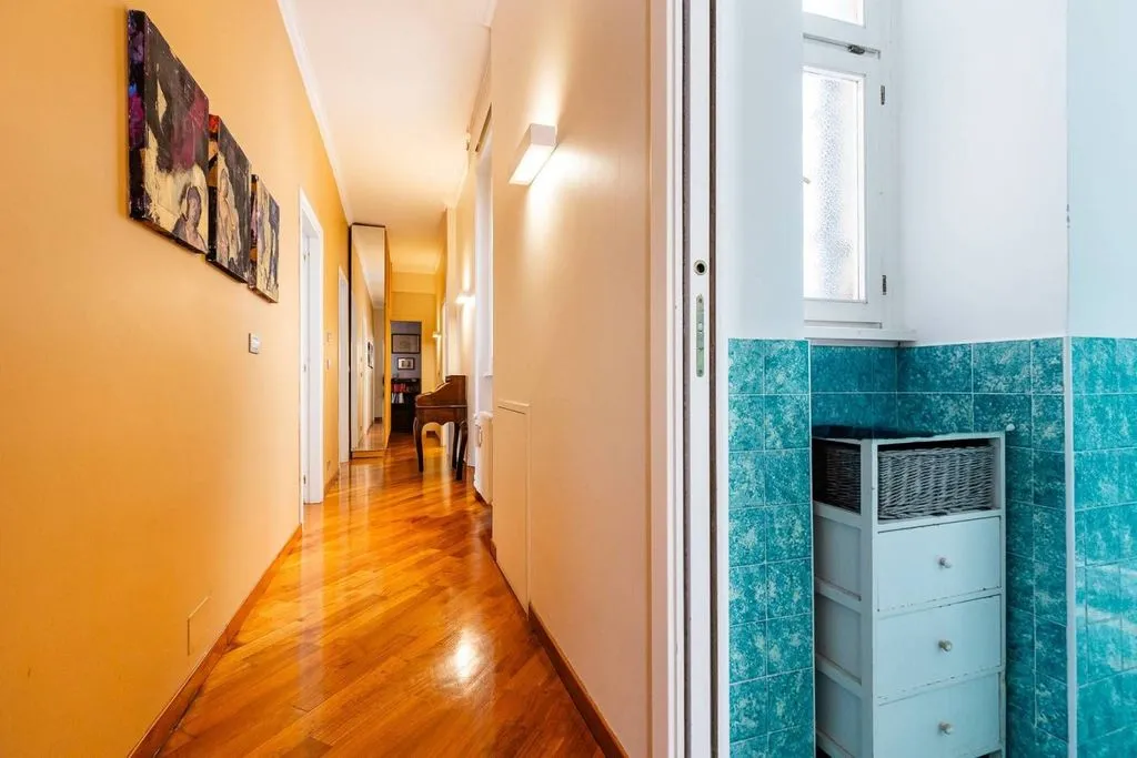 Esik - Luxury Flat with Balcony in Rome's Trieste