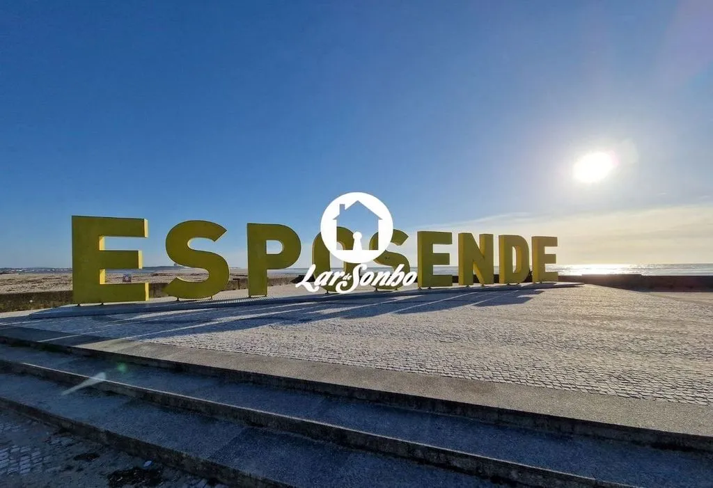 Luxury Villa with River Views in Esposende