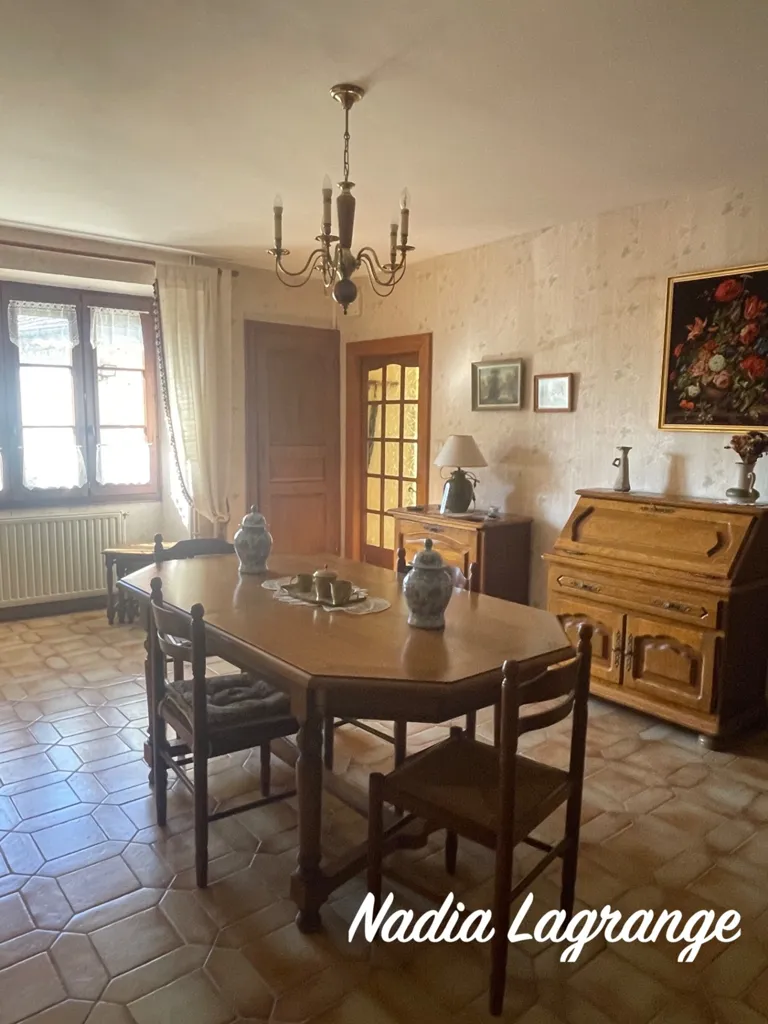Salle à manger - Maison en Pierre avec Grange et Hangar au Calme