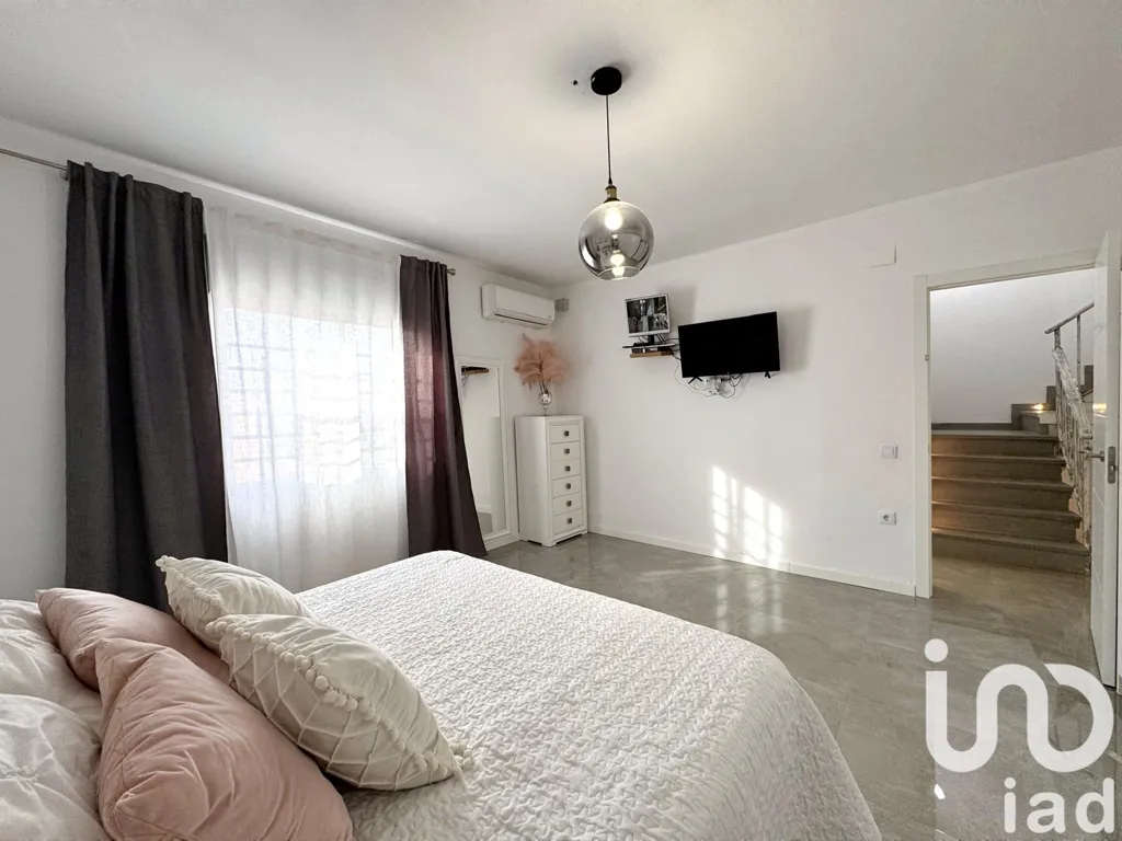 Chambres - Twin-Storey House with Multiple Terraces in Cambrils