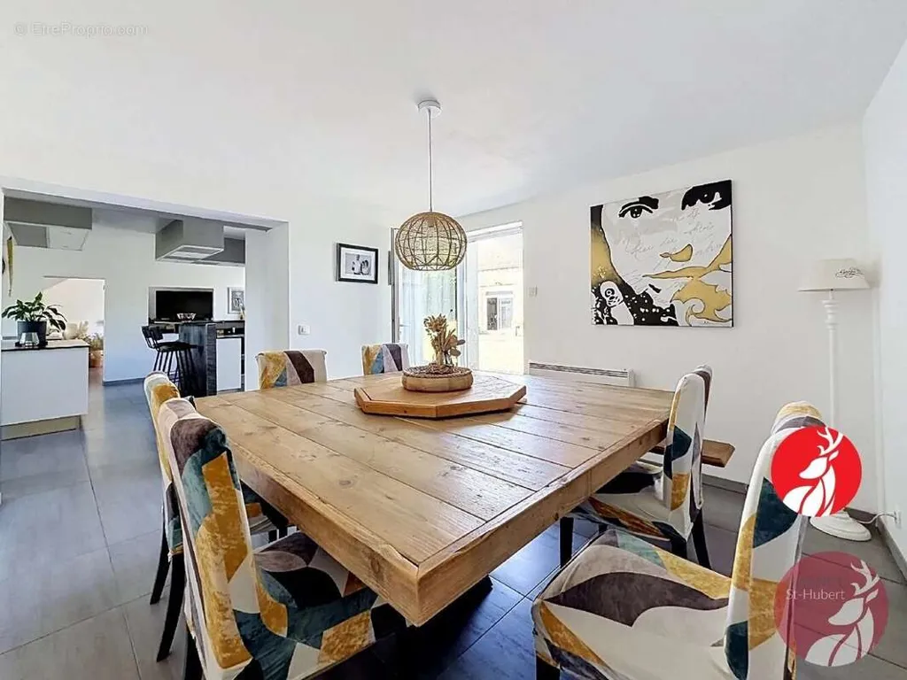 Salle à manger - Deux Longères avec Jardin et Piscine Potentielle à Proximité