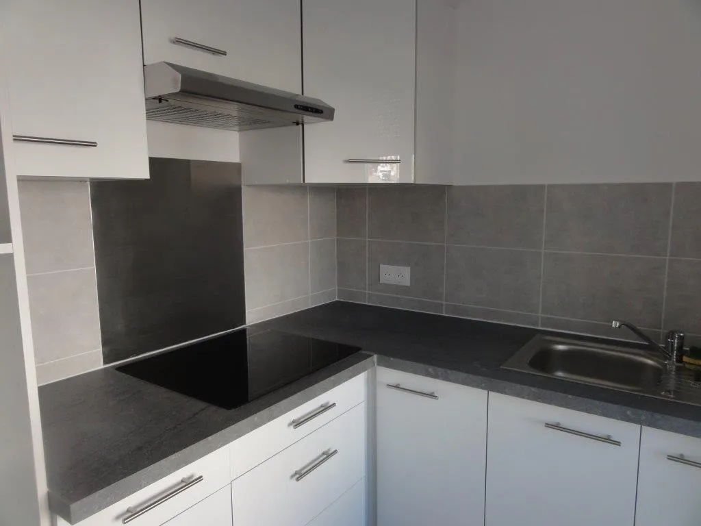 Kitchen - Modernised Apartment in Shopping Area