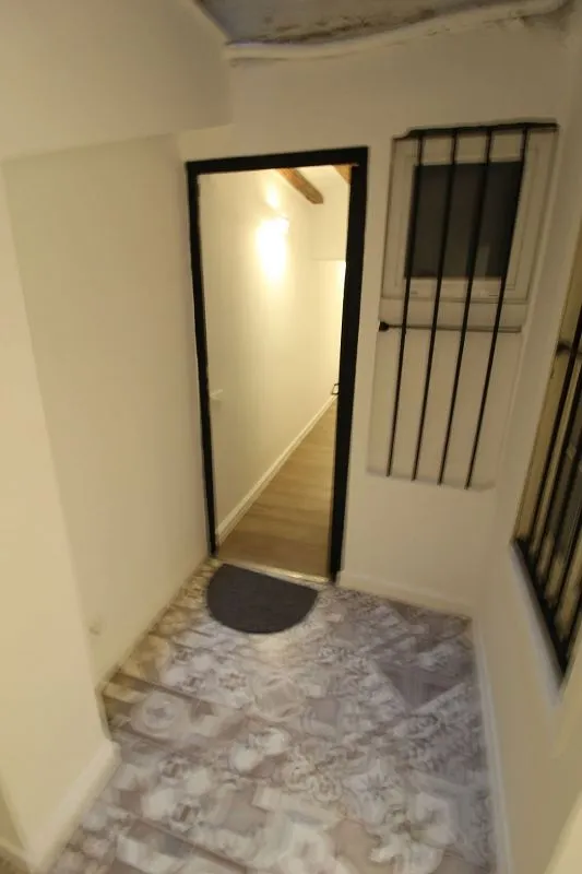 Esik - Renovated Flat with Air Conditioning in Barcelona