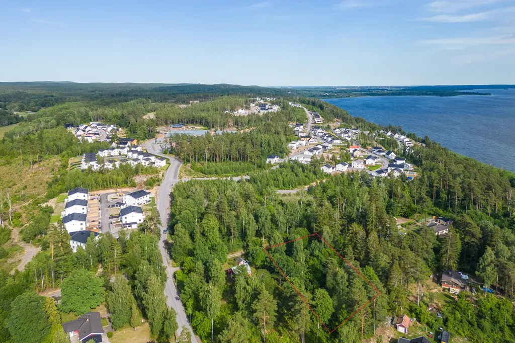 Vue aérienne - Unbuilt Plot with Views in Svärtinge