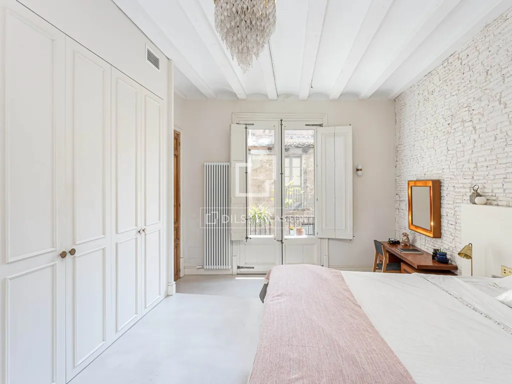 Chambres - Refurbished Apartment with Central Patio in Barcelona