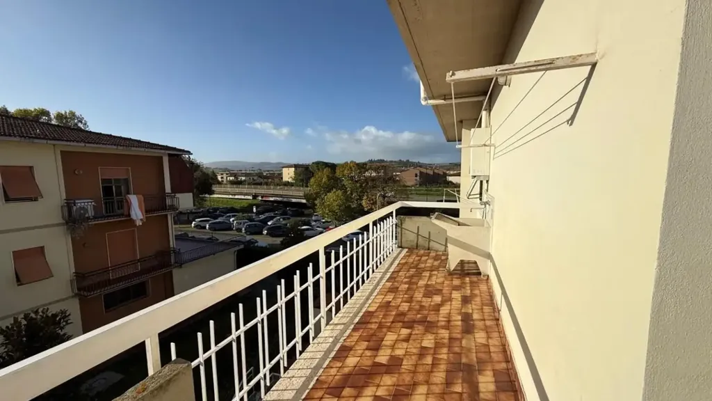 Balcon - 7-Room Apartment with Balconies in Certaldo