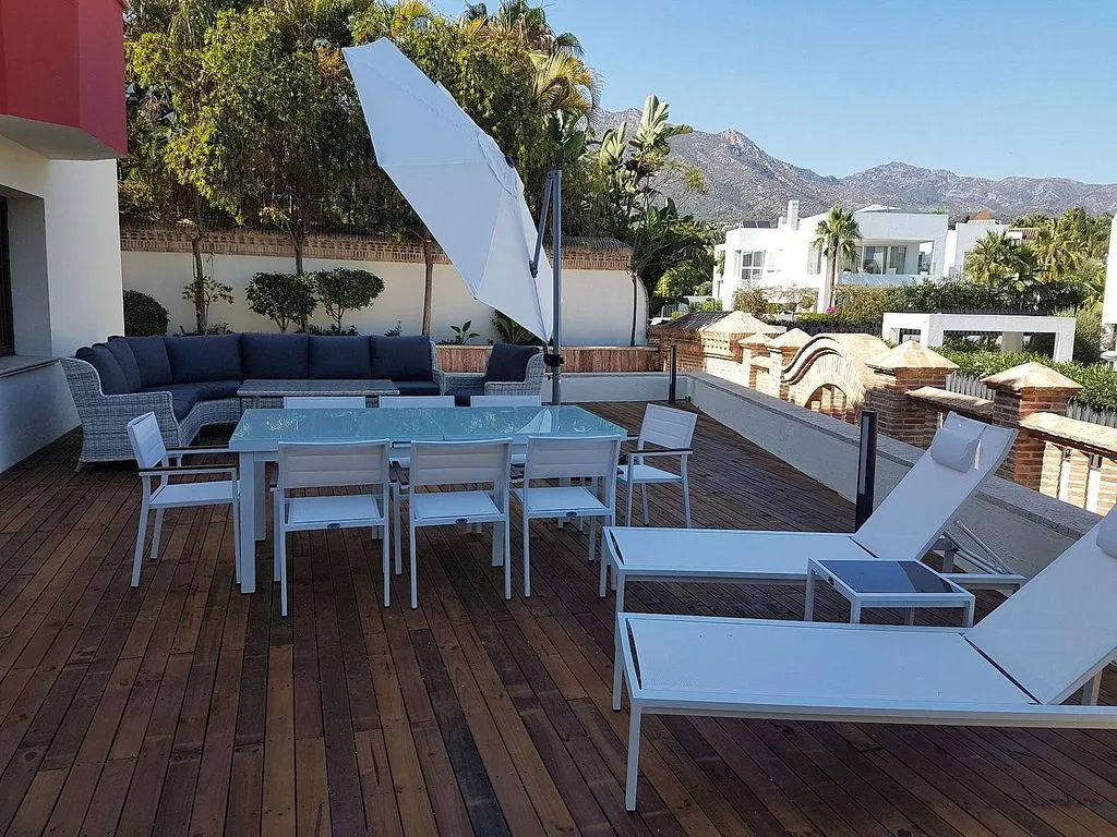Terrasse - Classical Villa with Pool in Marbella's Milla de Oro