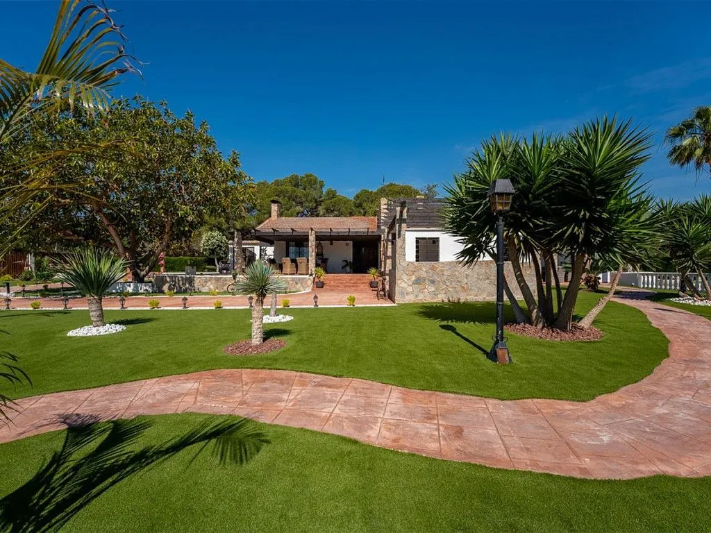 Aed - Villa with Pool and Terrace in Los Dolses