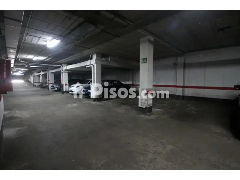Garage - Apartment with Private Garage in Ciudad Jardín