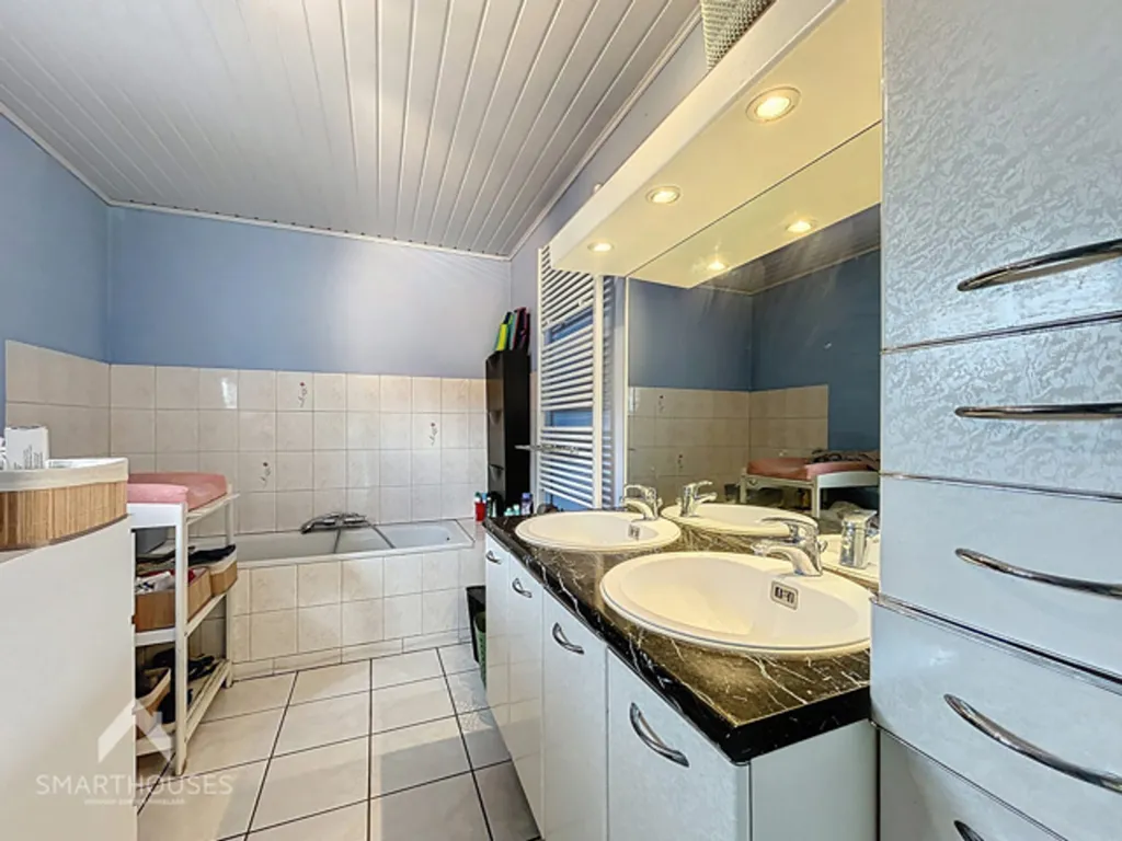 Salles de bain - Maison Centrale avec Terrasse à Torhout