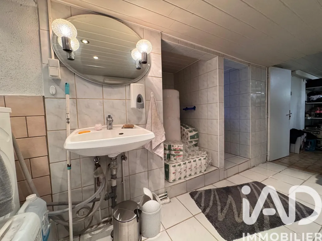 Salles de bain - Maison Plain-Pied avec Piscine à Œting