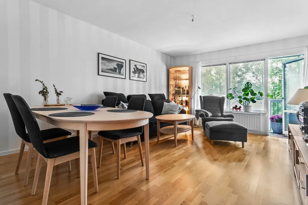 Elutuba - Apartment with Balcony in Edsberg